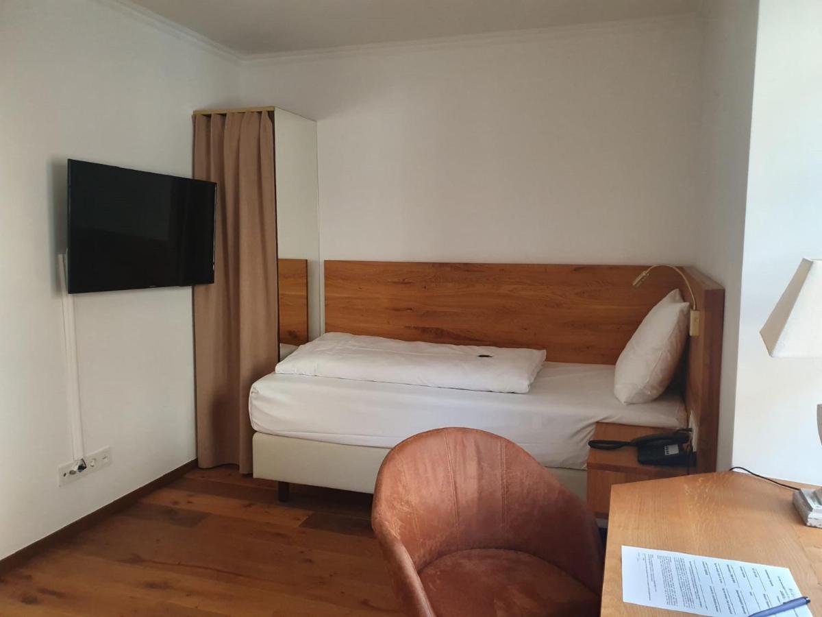 Hotel Schierlinger Braeustueberl Extérieur photo